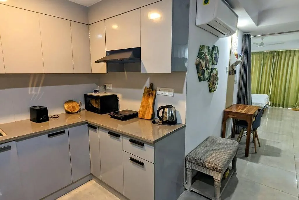 Yukta - Cozy Nest Studio, Free Parking & Wifi Gurgaon Lägenhet